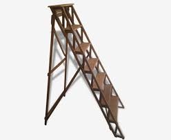 Ancien escabeau en bois