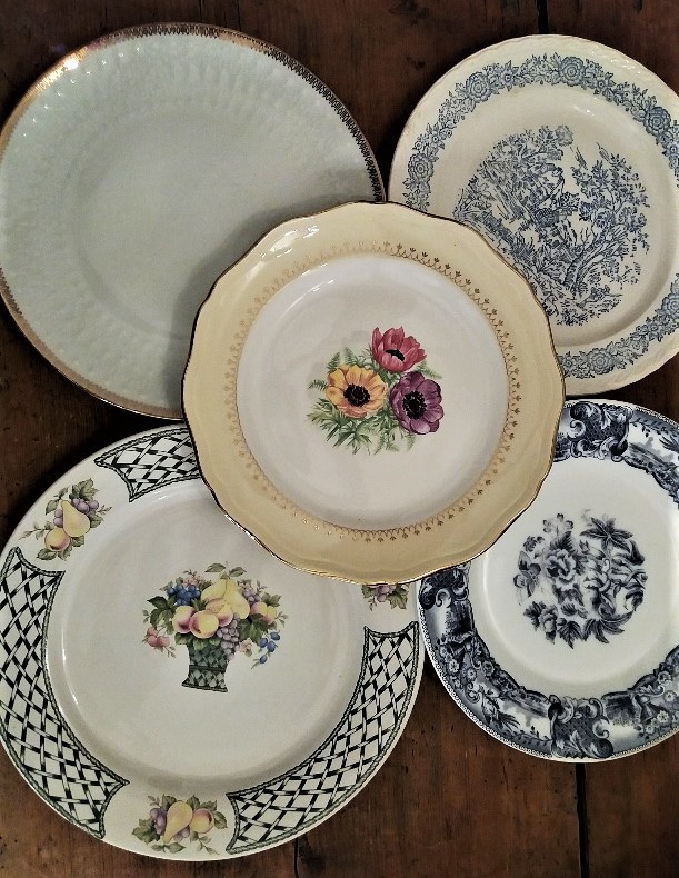 Assiettes dépareillées vintage