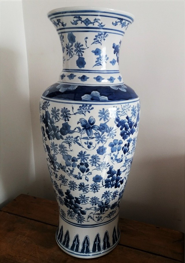 Location grand vase motifs fleurs bleues - 20.00€ TTC