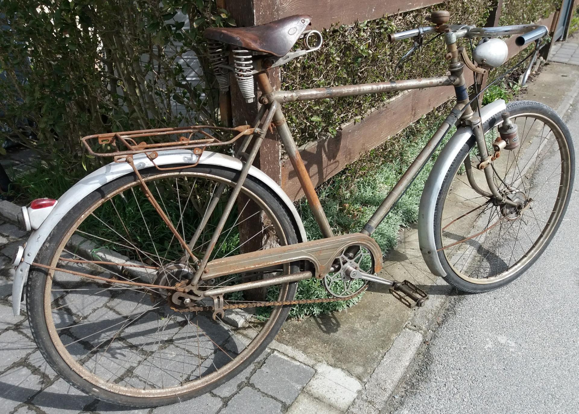 bicyclette bois deco avec tonneau